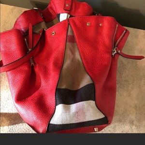 Beautiful Burberry purse  👜